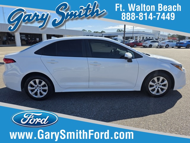 2024 Toyota Corolla LE's photo