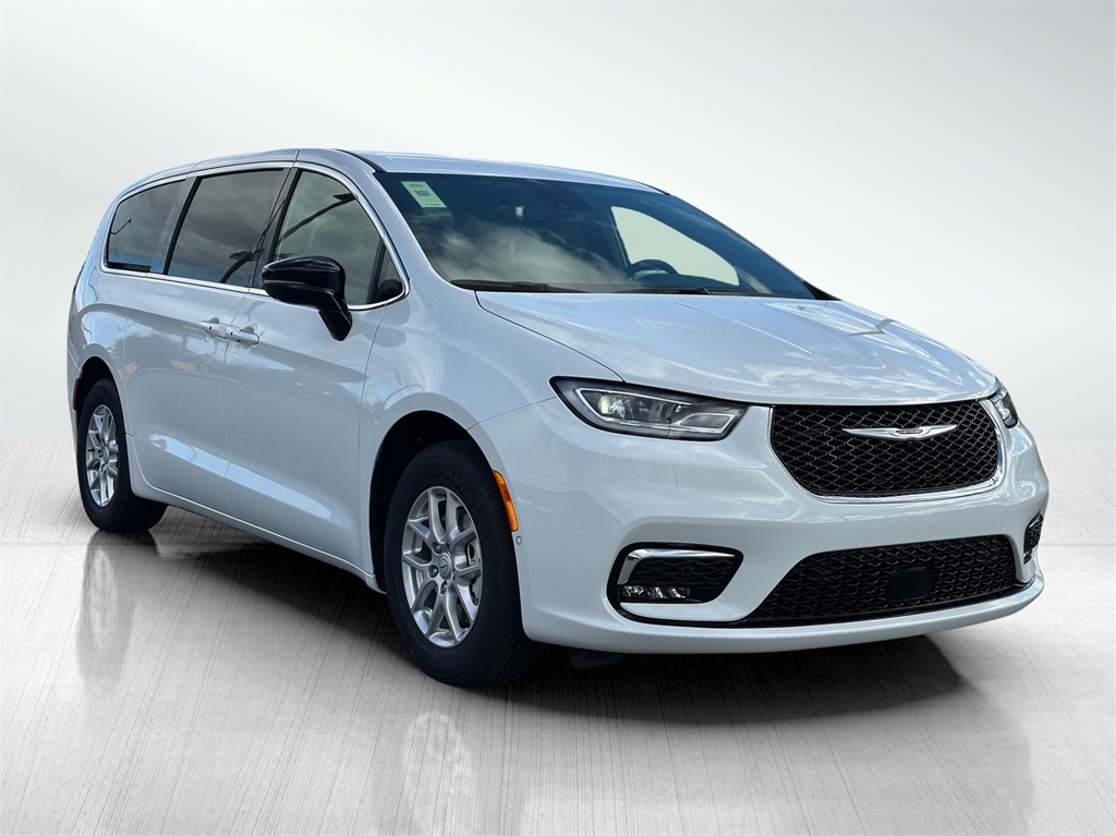 2026 Chrysler Pacifica Limited's photo