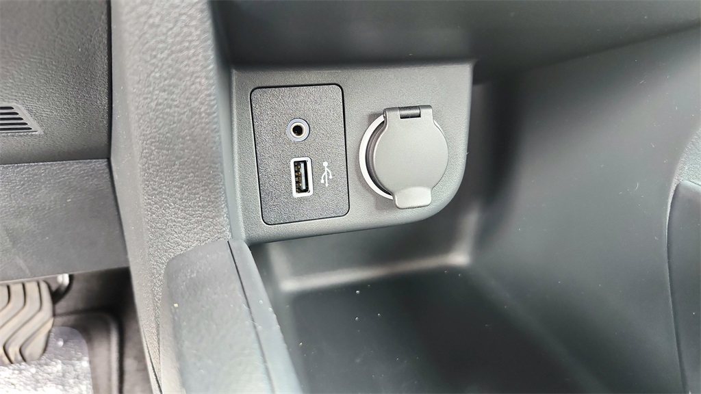 2025 Nissan Kicks Play