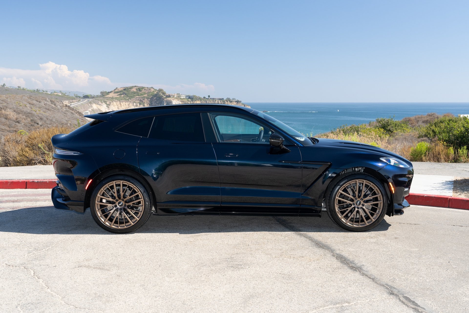 Aston Martin 2025 DBX 707