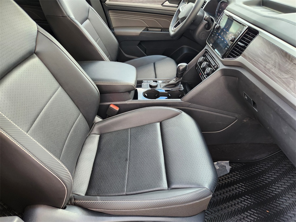 2022 Volkswagen Atlas Cross Sport 3.6L V6 SE w/Technology Black at DeMontrond Ford