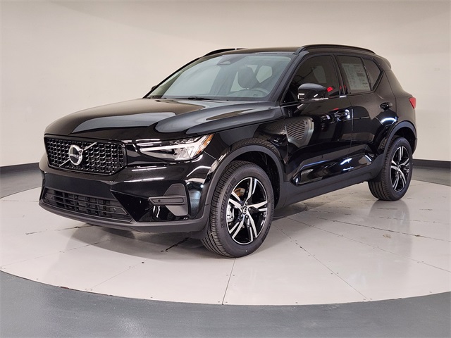 2026 Volvo XC40 B5 Core