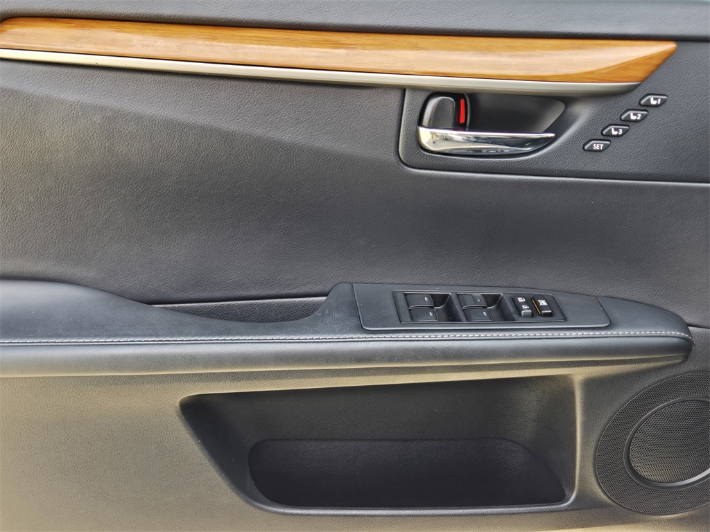 2015 Lexus ES 300h Gray at Emmons Autoplex