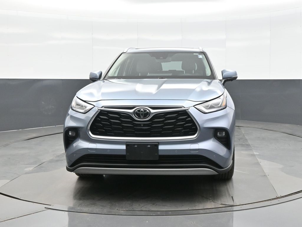 Used 2023 Toyota Highlander Platinum with VIN 5TDKDRBH9PS510598 for sale in Kansas City