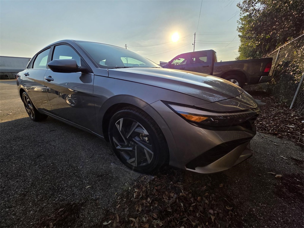 2025 Hyundai Elantra SEL Convenience FWD