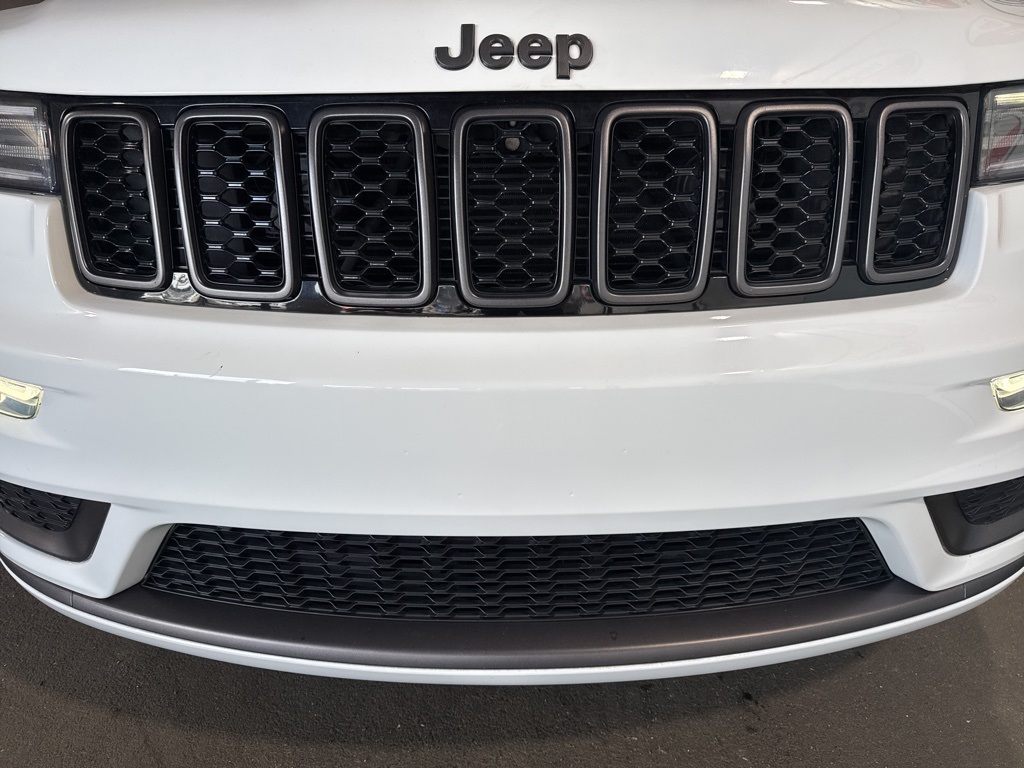Thumbnail: 2020 Jeep Grand Cherokee - 16