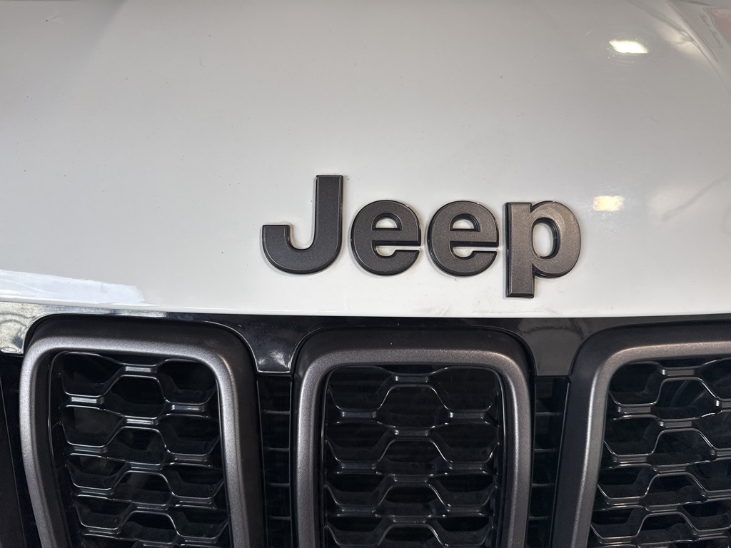 Thumbnail: 2020 Jeep Grand Cherokee - 17