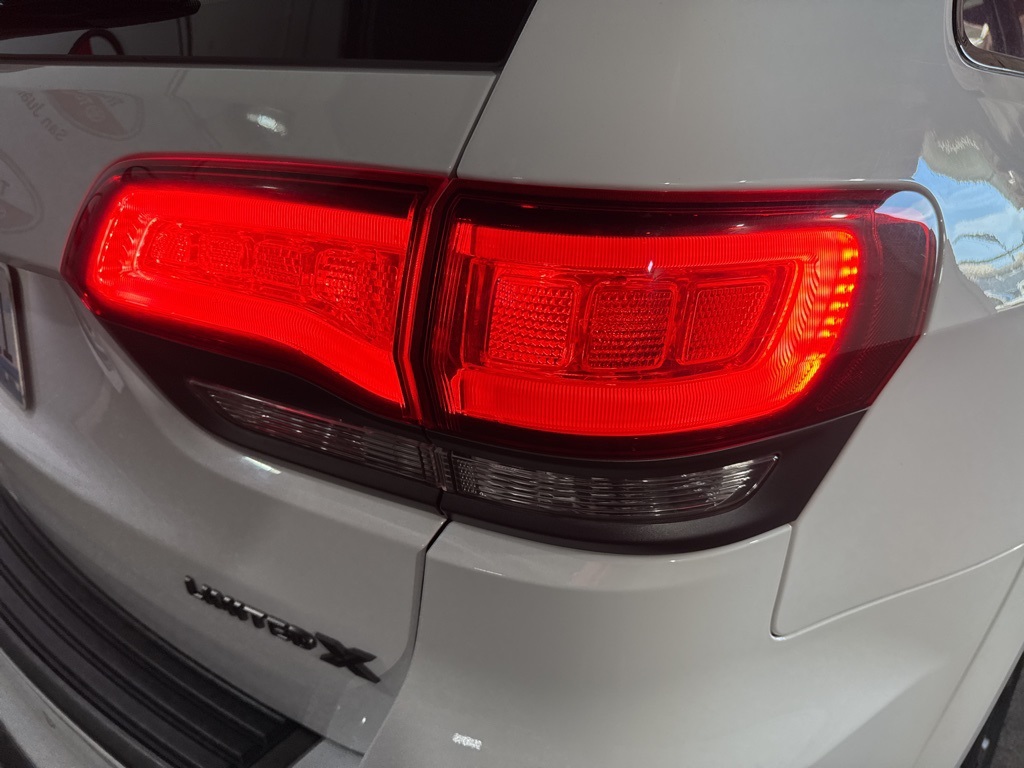Thumbnail: 2020 Jeep Grand Cherokee - 20