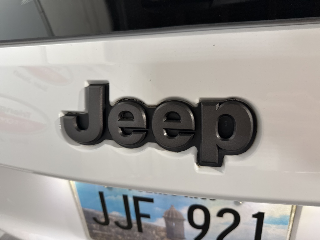Thumbnail: 2020 Jeep Grand Cherokee - 24