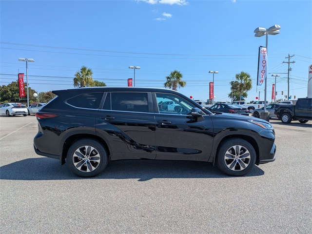 2024 Toyota Highlander XLE Black at Davis Toyota of Orangeburg
