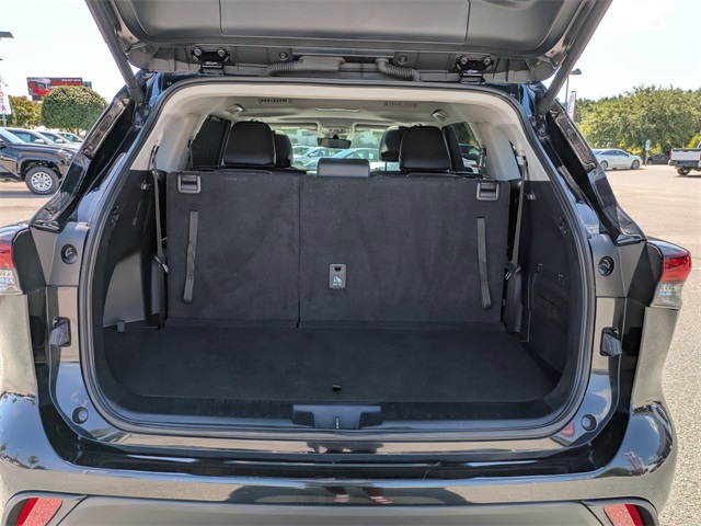 2024 Toyota Highlander XLE Black at Davis Toyota of Orangeburg