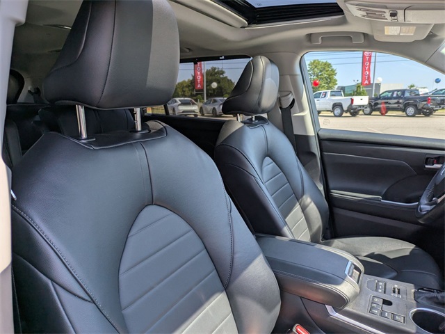 2024 Toyota Highlander XLE Black at Davis Toyota of Orangeburg