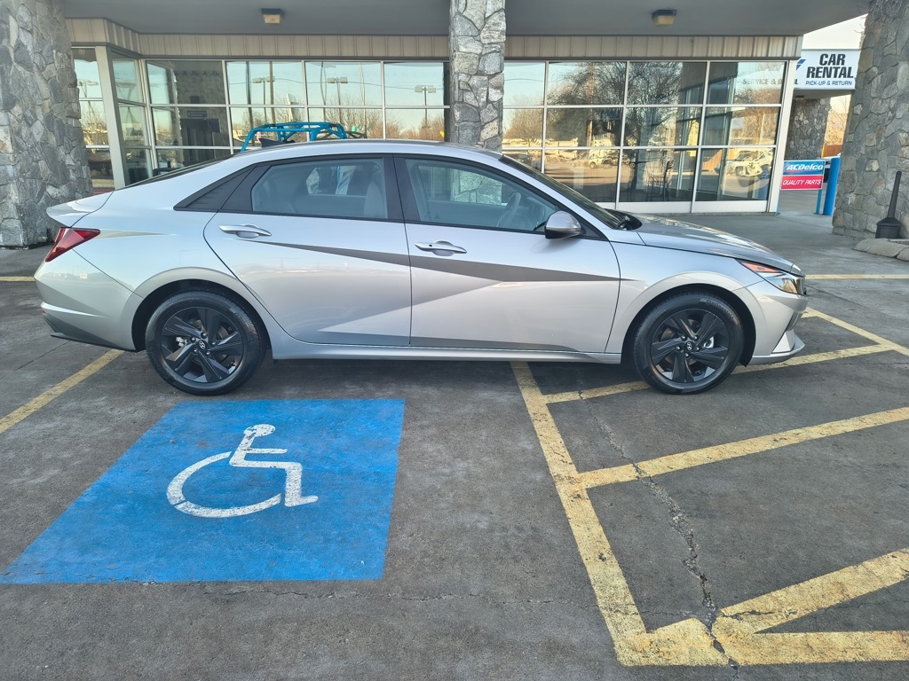 2021 Hyundai Elantra SEL FWD