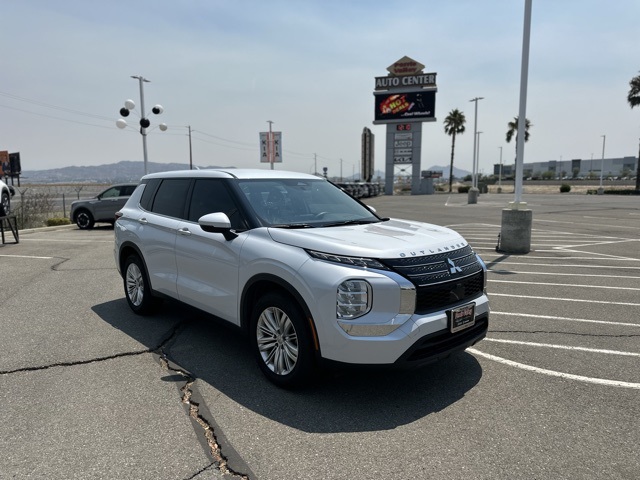 2023 Mitsubishi Outlander ES