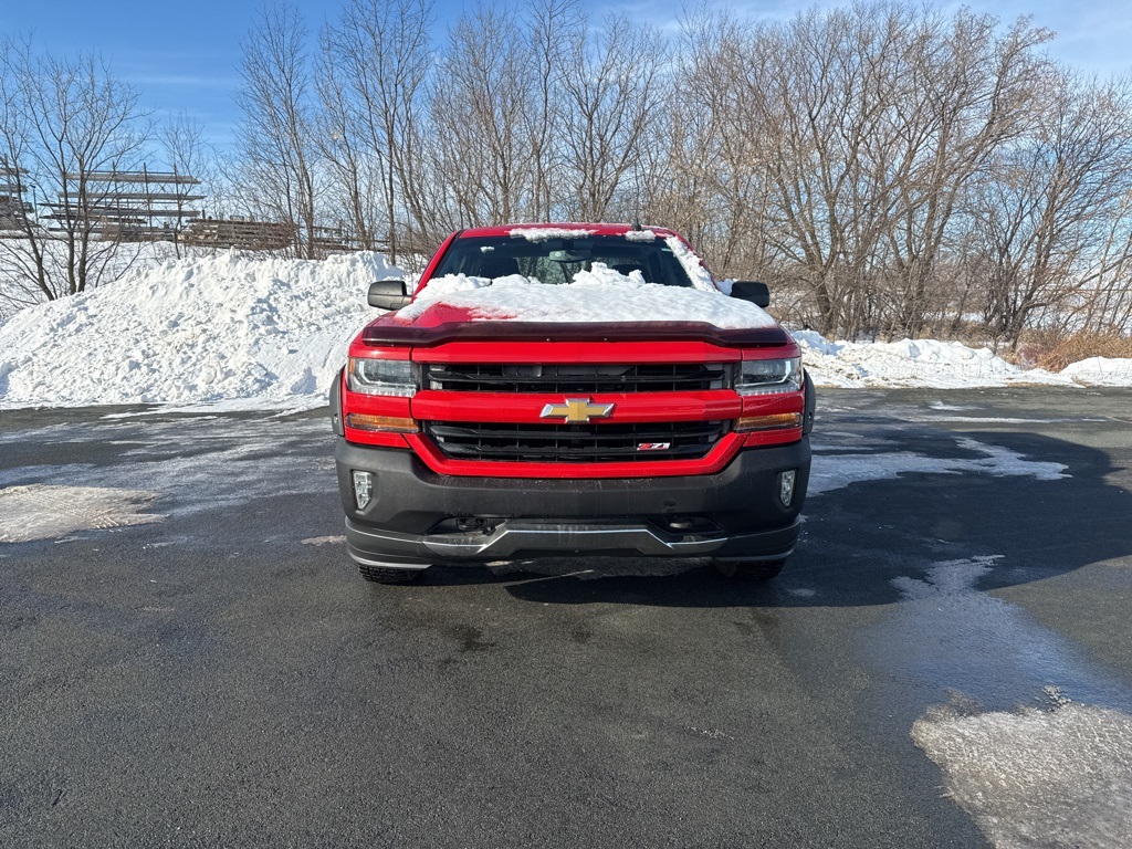 Used 2017 Chevrolet Silverado 1500 LT with VIN 1GCVKREC5HZ220622 for sale in Zumbrota, Minnesota