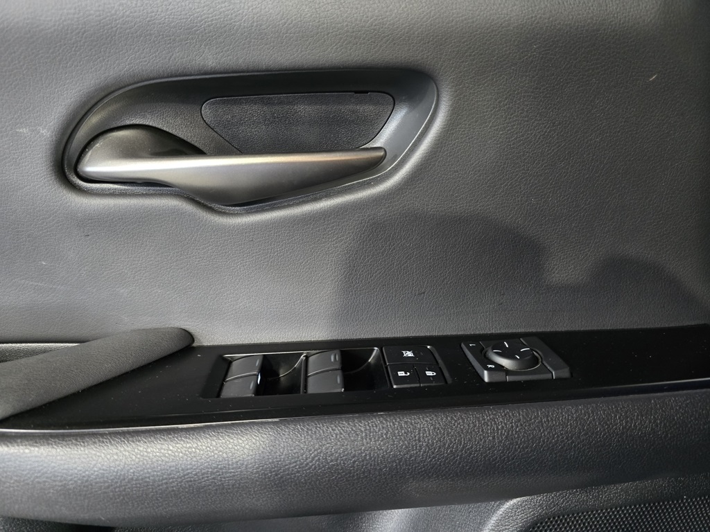 Thumbnail: 2023 Lexus UX - 13