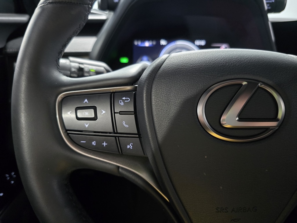 Thumbnail: 2023 Lexus UX - 16