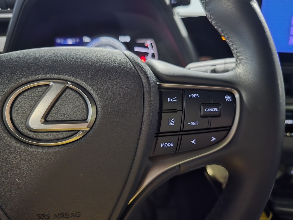 Thumbnail: 2023 Lexus UX - 17