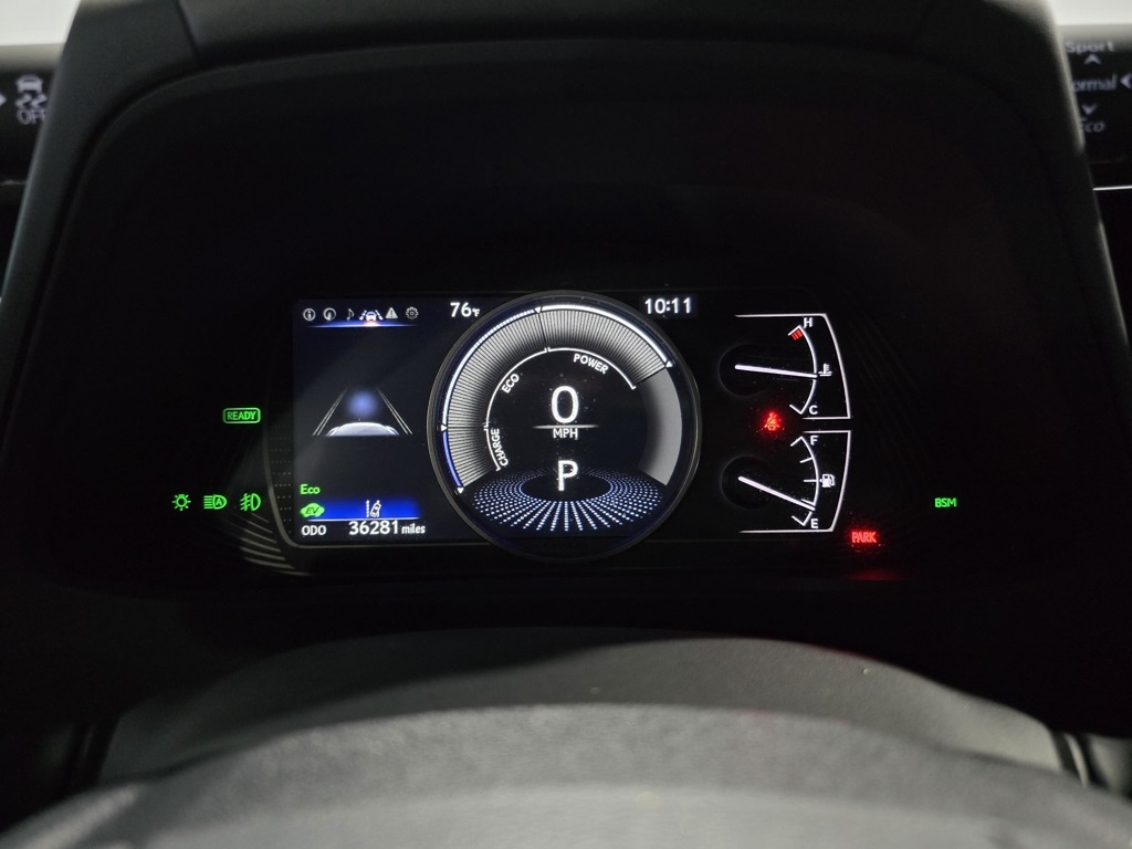 Thumbnail: 2023 Lexus UX - 18