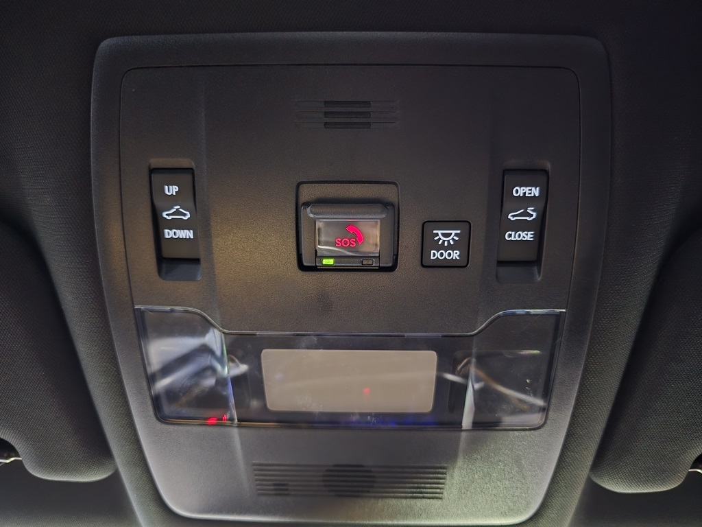 Thumbnail: 2023 Lexus UX - 19