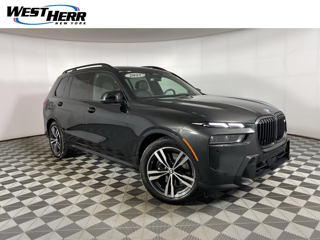 2025 BMW X7 M60i AWD