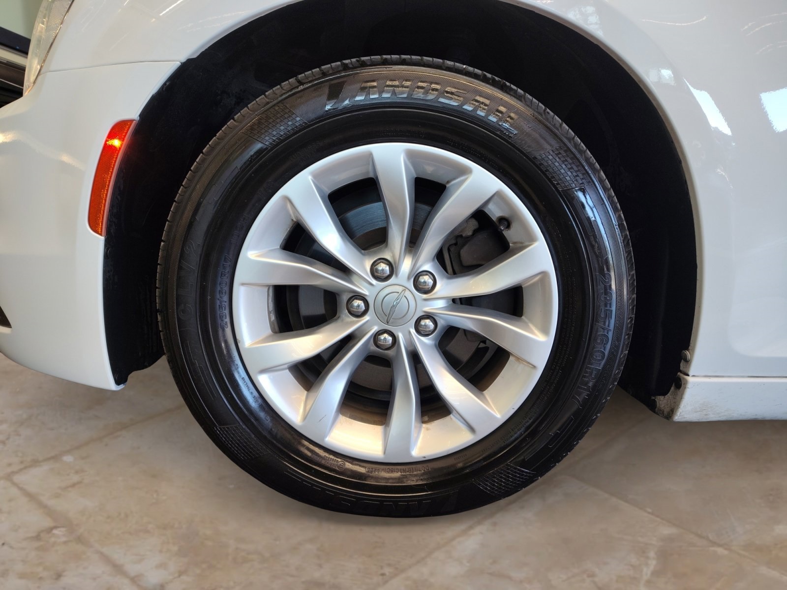 Used Car 2020 Chrysler 300  Touring For Sale Under $20,000 In San Antonio, Texas