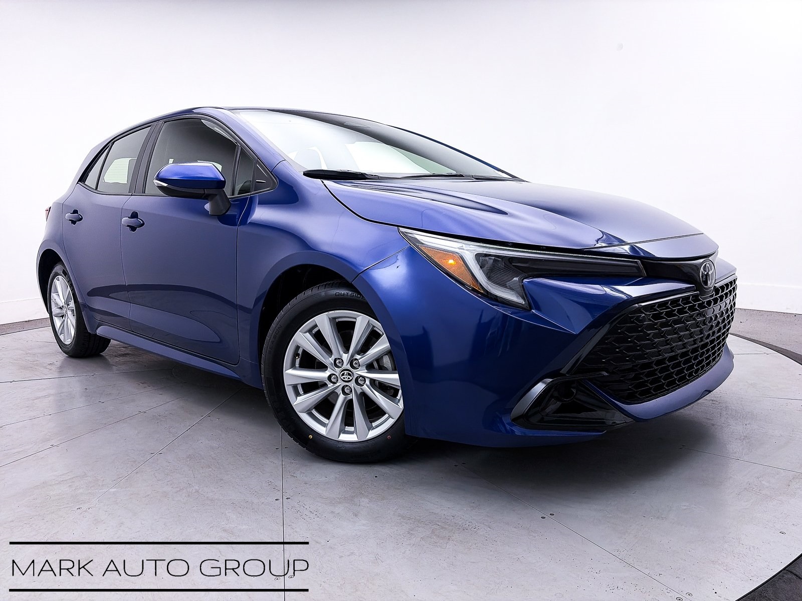 2023 Toyota Corolla Hatchback SE's photo