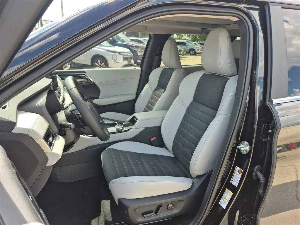 2025 Mitsubishi Outlander SE - 9