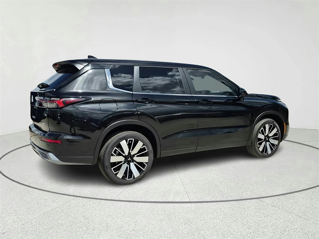 2025 Mitsubishi Outlander SE - 4