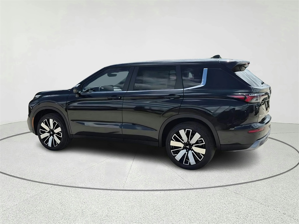 2025 Mitsubishi Outlander SE - 7