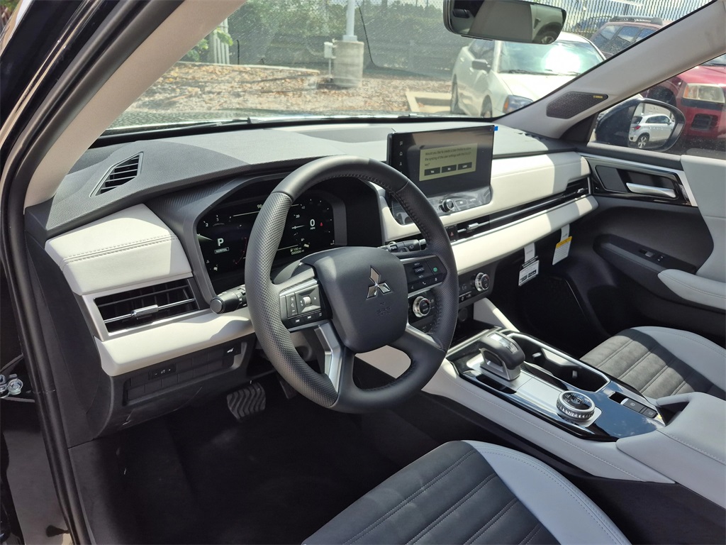 2025 Mitsubishi Outlander SE - 8