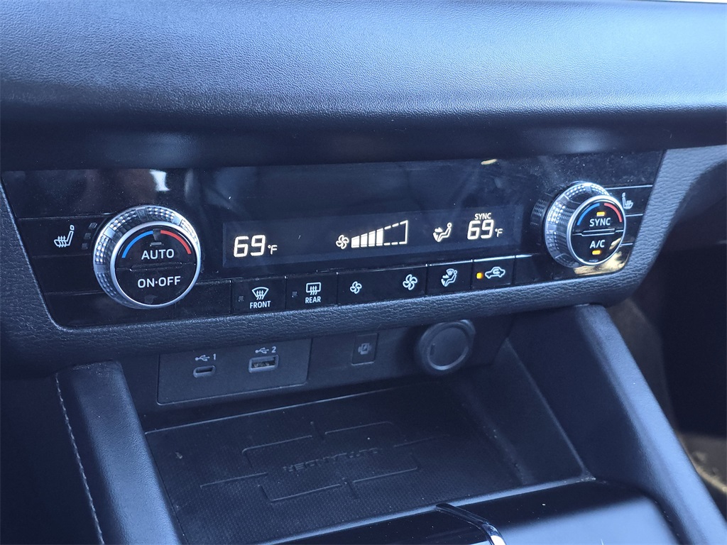 2024 Mitsubishi Outlander  Black at North Houston Mitsubishi