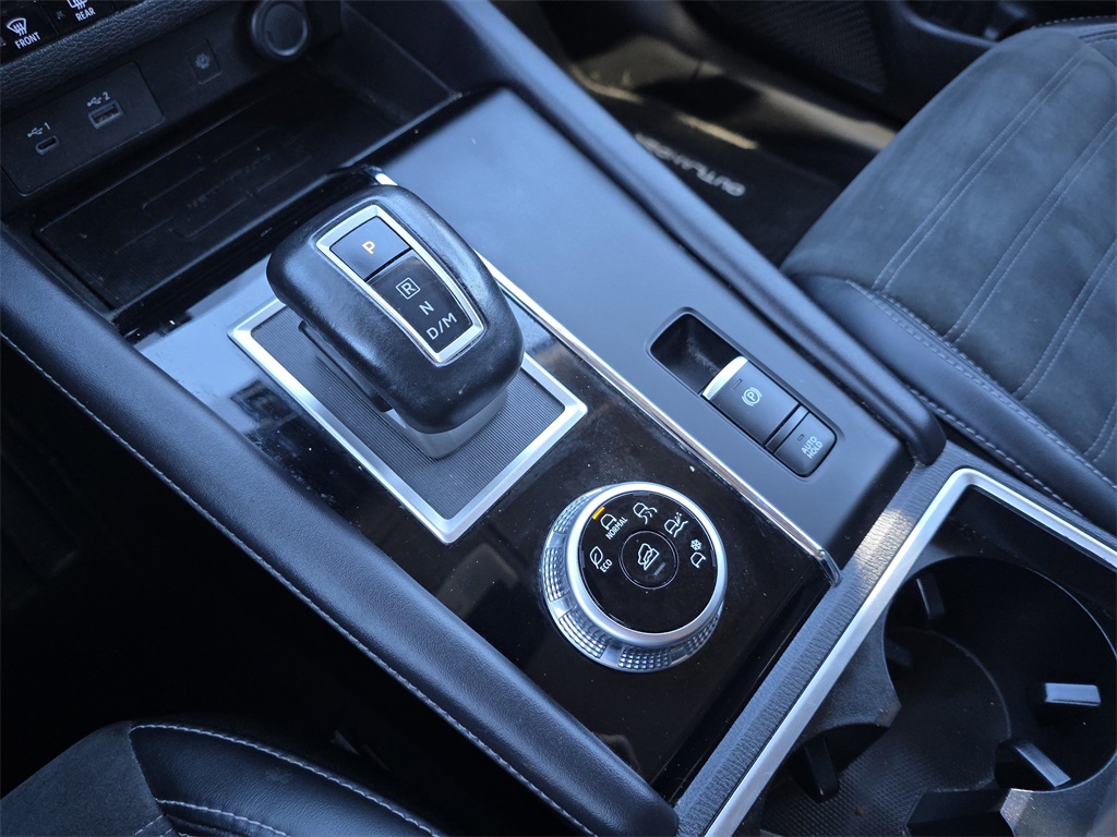 2024 Mitsubishi Outlander  Black at North Houston Mitsubishi