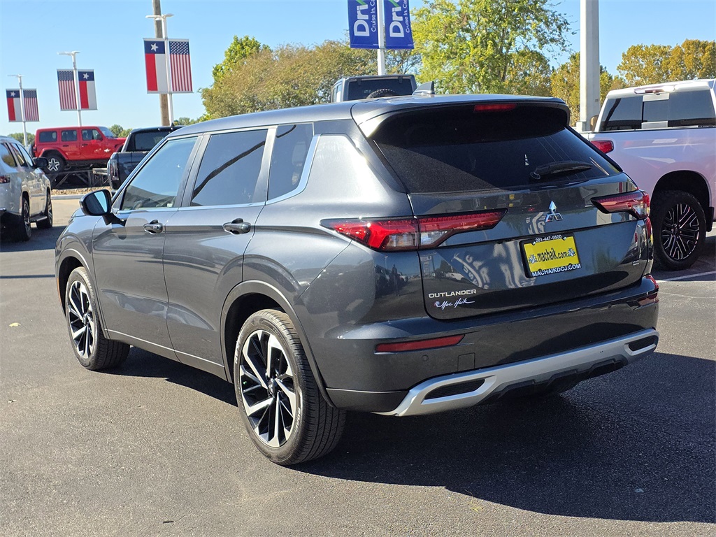 2024 Mitsubishi Outlander  Black at North Houston Mitsubishi