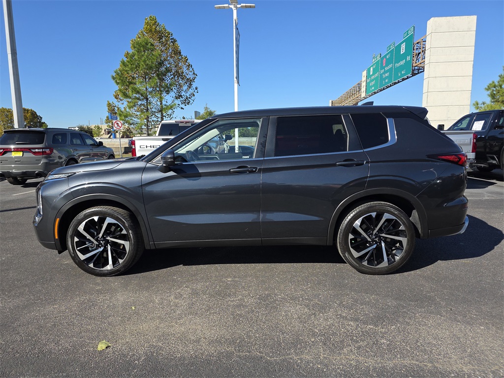 2024 Mitsubishi Outlander  Black at North Houston Mitsubishi