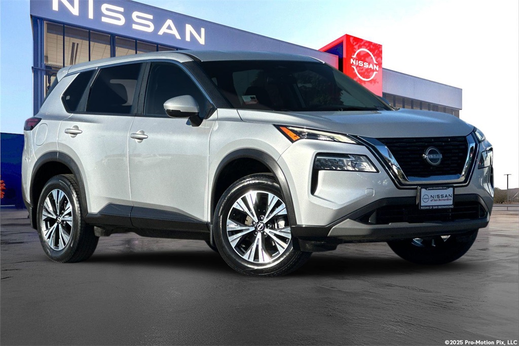 2022 Nissan Rogue SV's photo