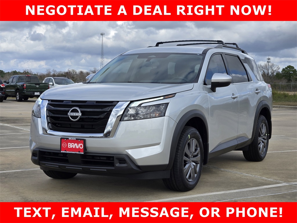 2025 Nissan Pathfinder SV's photo