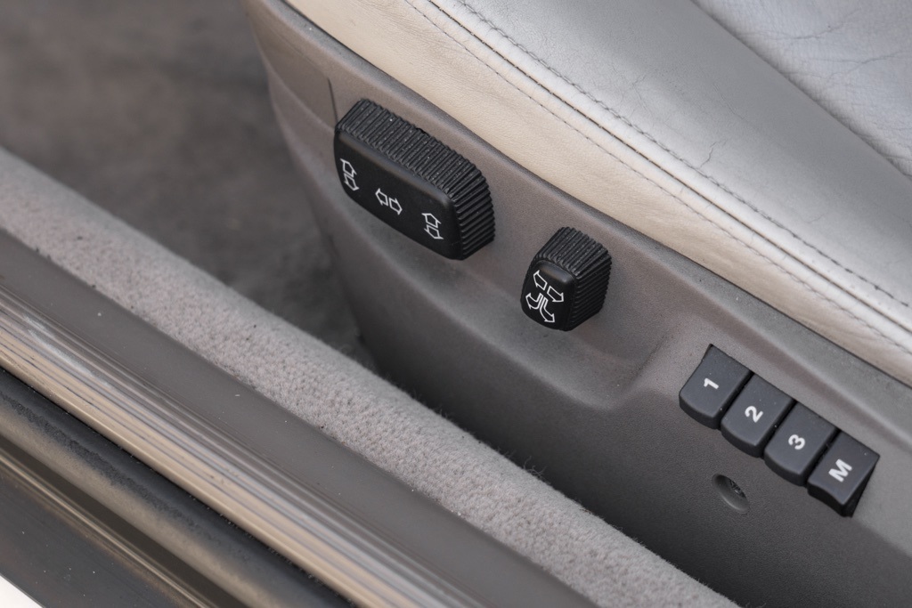 1992 BMW 8 Series 850i - Photo 11