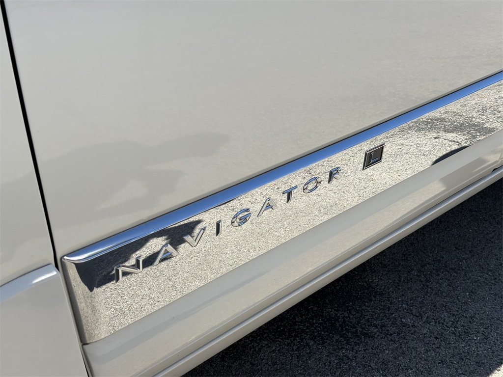 Used Car 2007 Lincoln Navigator L  Base For Sale Under $15,000 In San Marcos, Texas