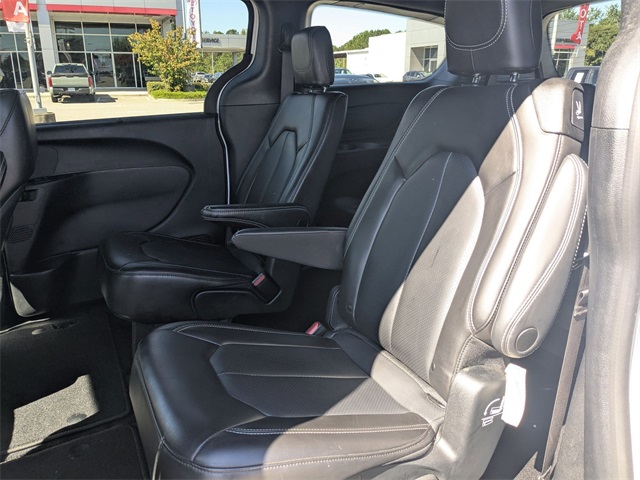 2023 Chrysler Pacifica Touring L White at Browns Ford of Amsterdam