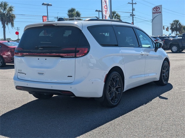 2023 Chrysler Pacifica Touring L White at Browns Ford of Amsterdam