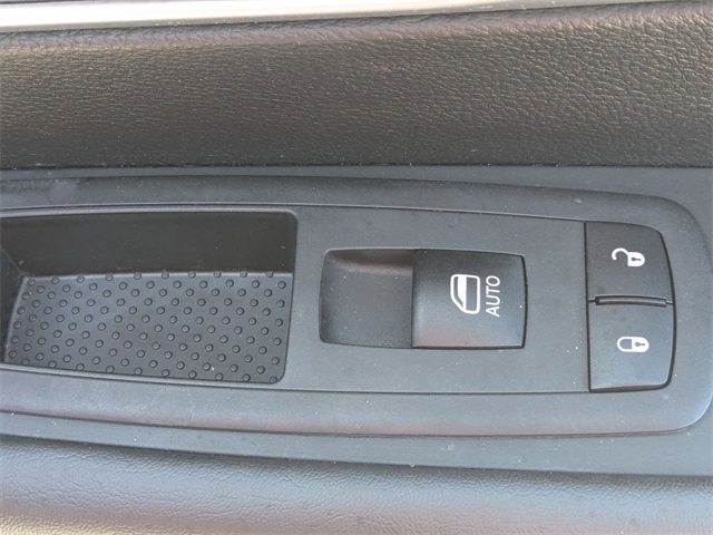 2023 Chrysler Pacifica Touring L White at Browns Ford of Amsterdam