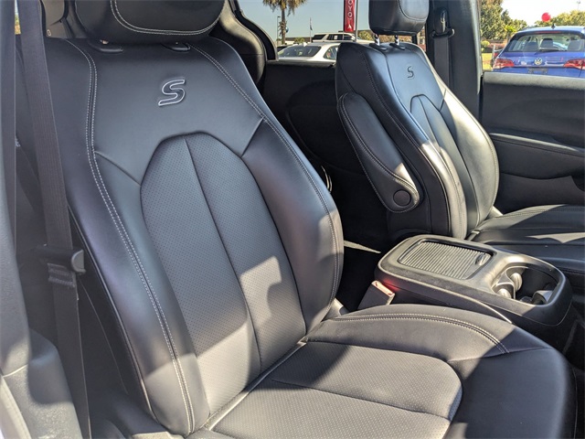 2023 Chrysler Pacifica Touring L White at Browns Ford of Amsterdam