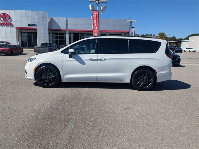 2023 Chrysler Pacifica Touring L White at Browns Ford of Amsterdam