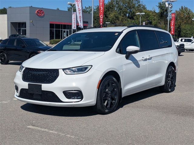 2023 Chrysler Pacifica Touring L White at Browns Ford of Amsterdam