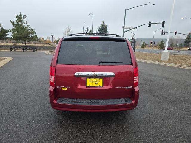 2010 Chrysler Town & Country Touring photo 4