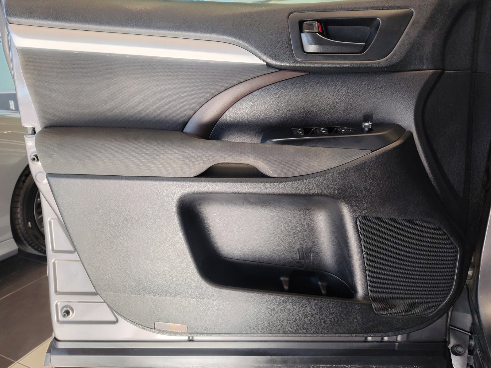 Used Car 2019 Toyota Highlander  Le For Sale Under $20,000 In San Antonio, Texas