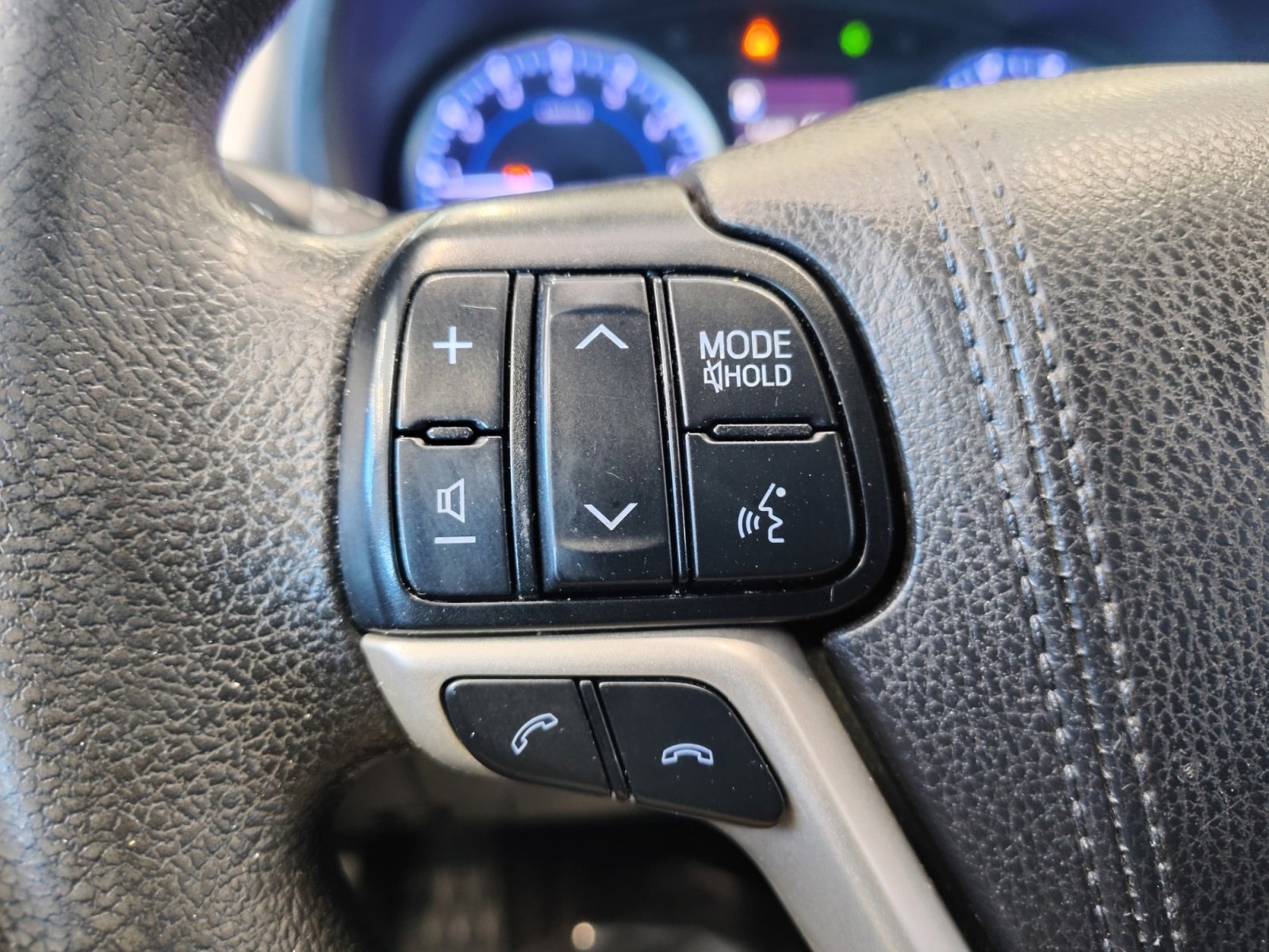 Used Car 2019 Toyota Highlander  Le For Sale Under $20,000 In San Antonio, Texas