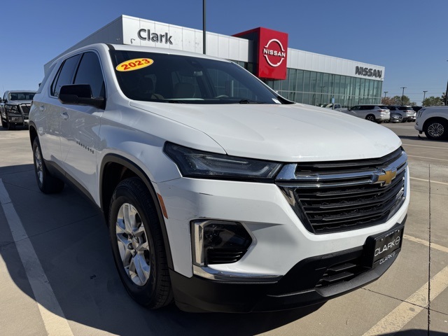 2023 Chevrolet Traverse Premier photo 2