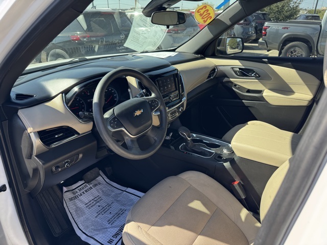 2023 Chevrolet Traverse Premier photo 3